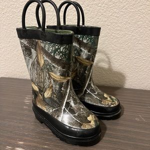 Toddler Camo Rainboots. NWOT